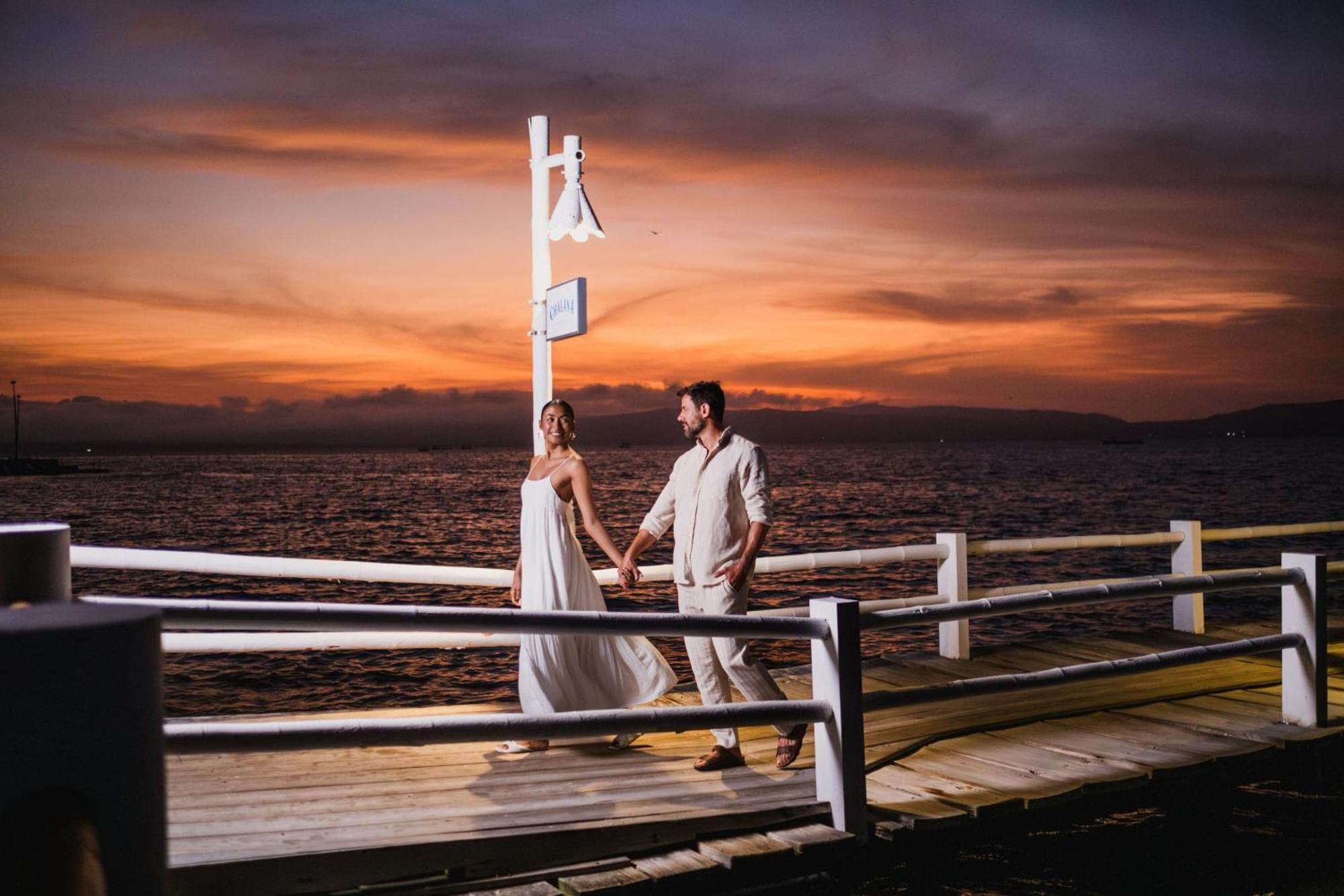 Hotel Paracas, A Luxury Collection Resort, Paracas Esterno foto Sunset at the pier