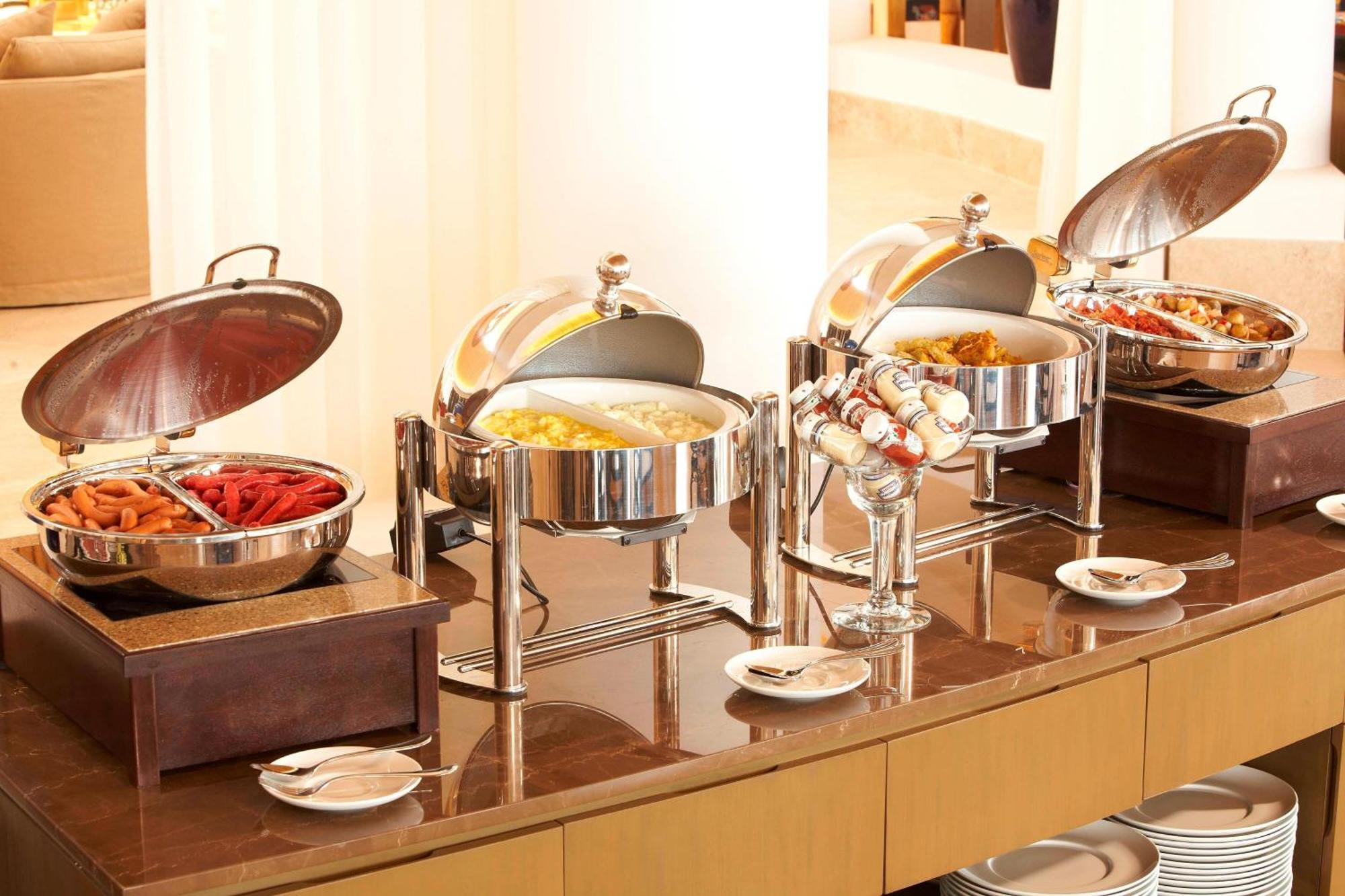 Hotel Paracas, A Luxury Collection Resort, Paracas Esterno foto A selection of chafing dishes