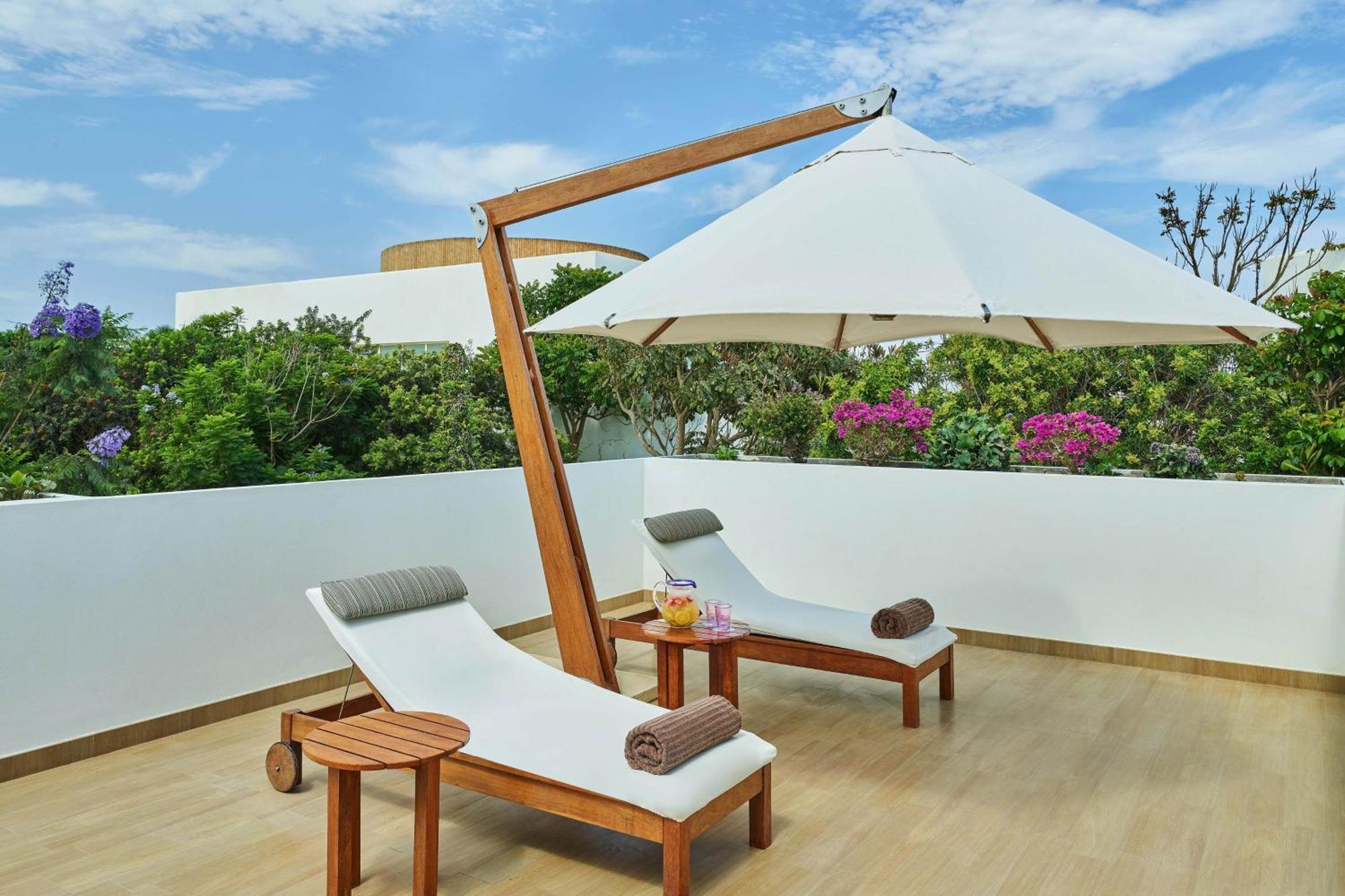Hotel Paracas, A Luxury Collection Resort, Paracas Esterno foto A cantilever umbrella